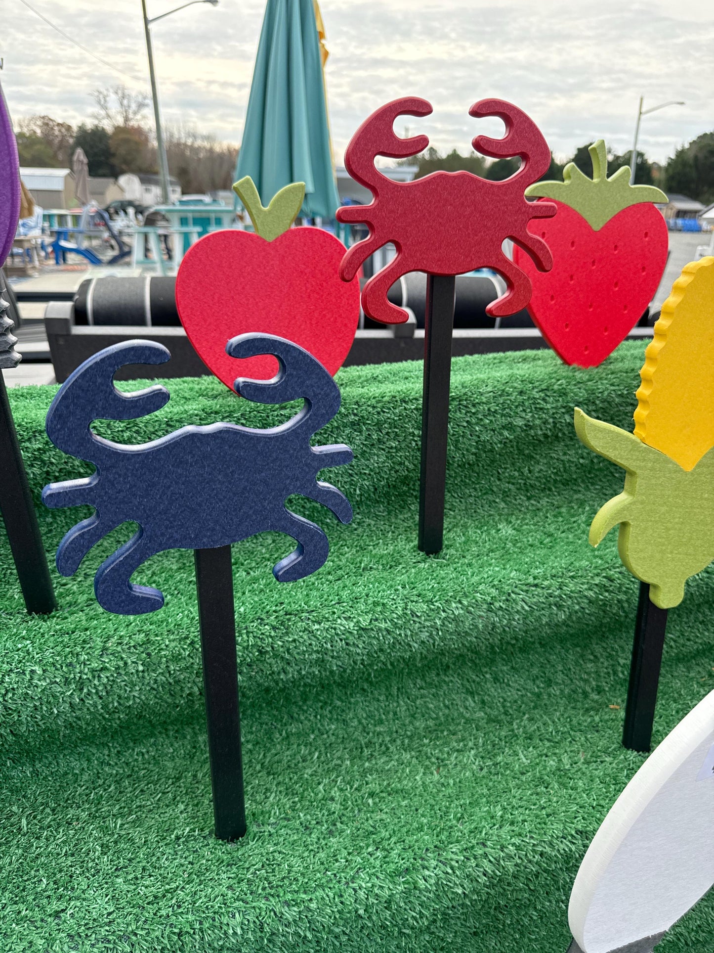 Poly Crab Yard Stake - Red Crab Blue Crab - Crab Feast, Crab Shack, Outdoor Bar, Beach Decor, Maryland Crab Decor - Fake Crab won't pinch!