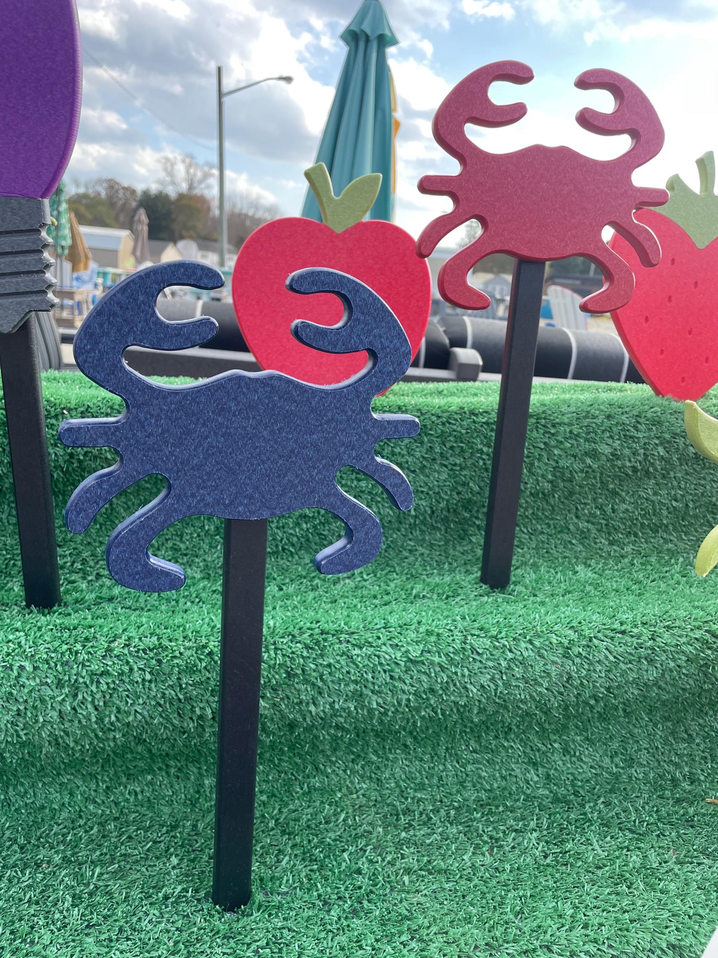 Poly Crab Yard Stake - Red Crab Blue Crab - Crab Feast, Crab Shack, Outdoor Bar, Beach Decor, Maryland Crab Decor - Fake Crab won't pinch!